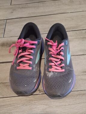 🍋‍🟩Brooks Ghost 15 Gray Running Sneakers with Pink Laces and Teal Swoosh